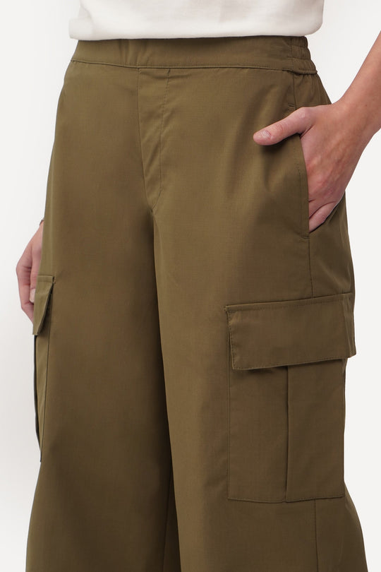 Pull-Up Cargo Trousers