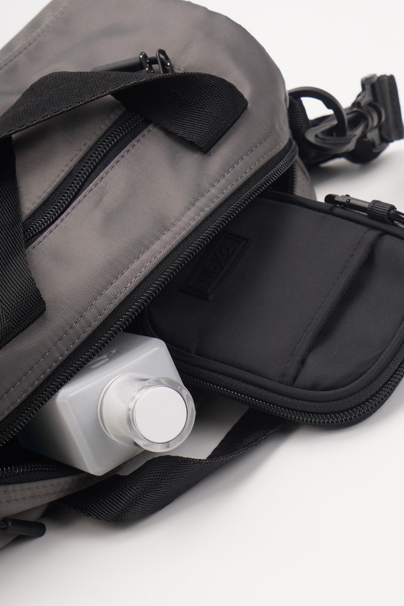 ★cozing★ Shiny duffle bag_grey Shiny duffle bag_black - cozing | 60% - Asian Fashion Online