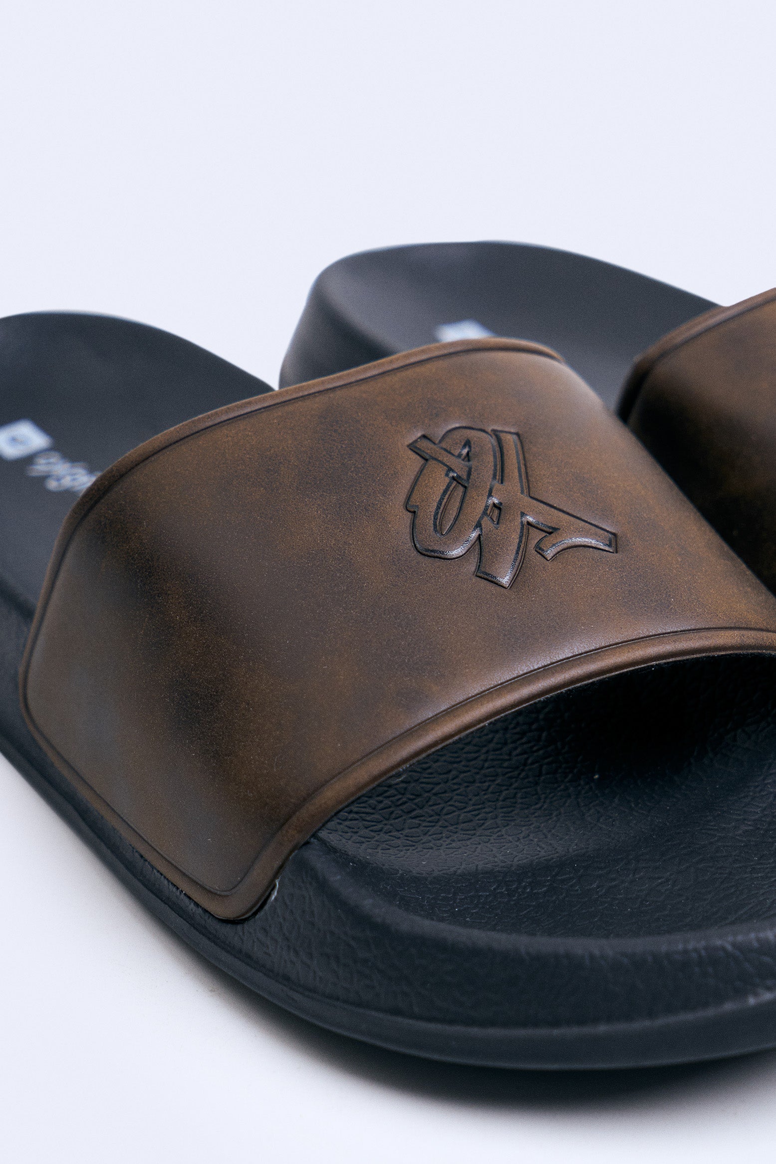 989311-Deep Brown (3).jpg