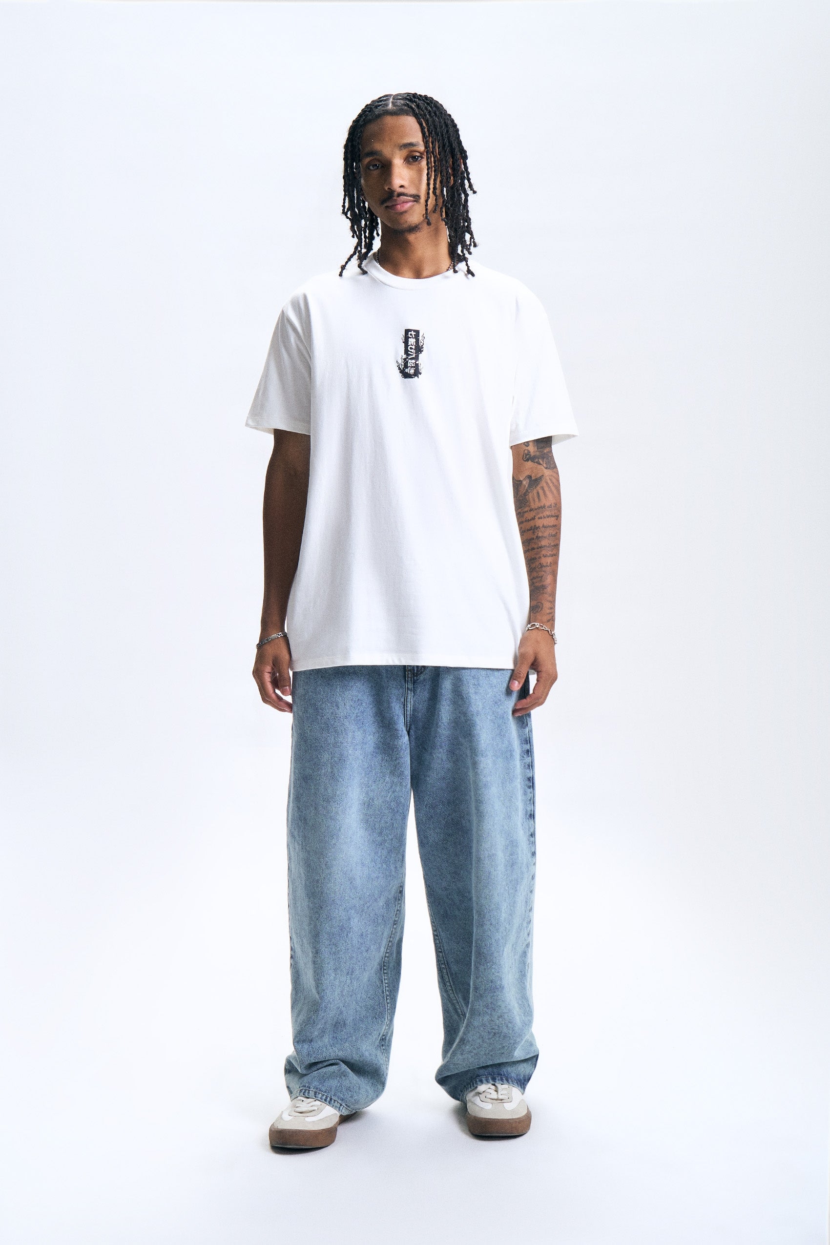 989885-Off White (1).jpg
