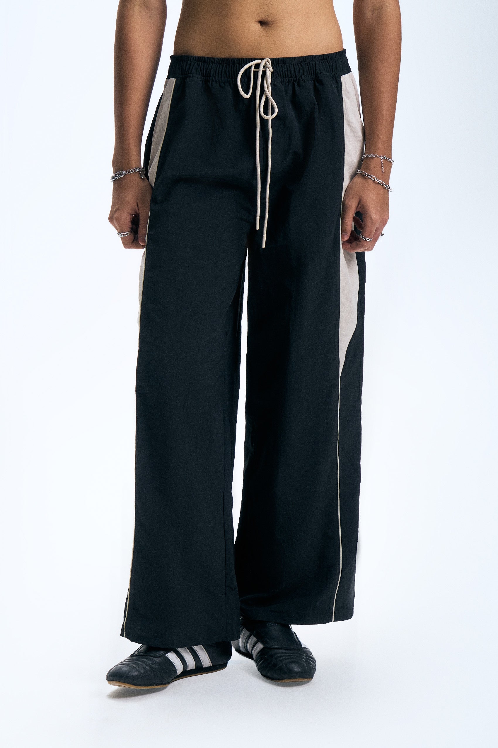 991757-Black (1).jpg