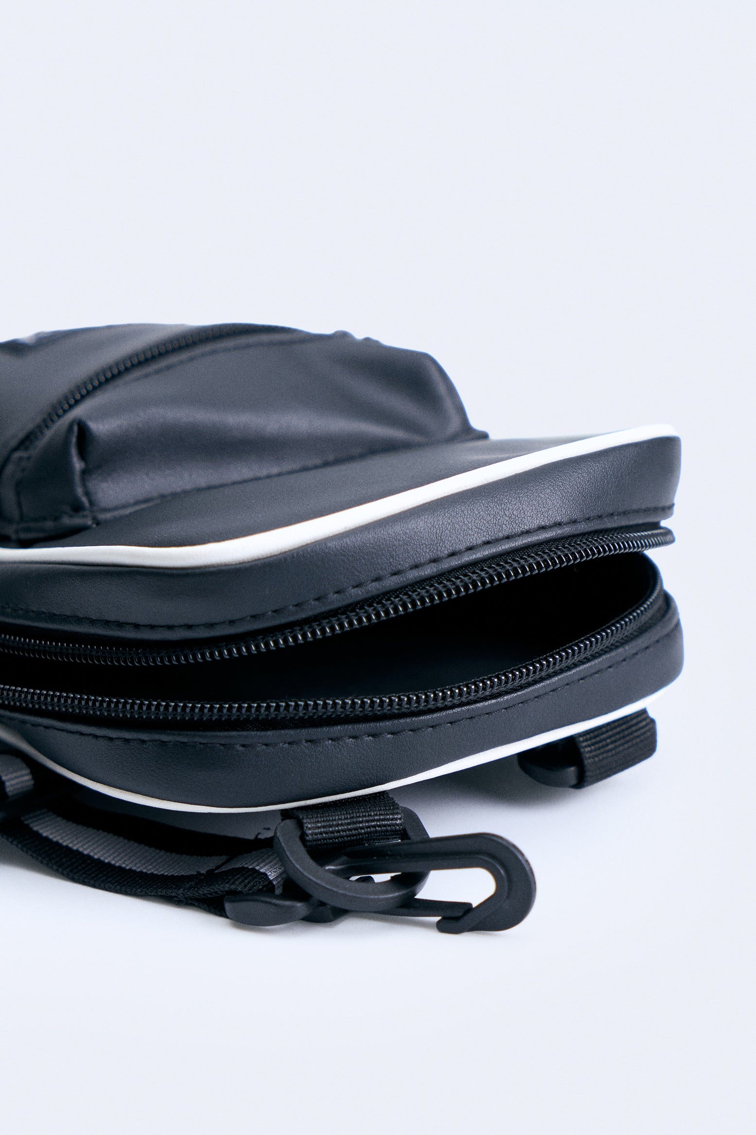 992869-Black (1).jpg