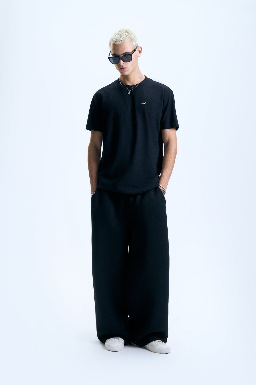 994043-Black (1).jpg