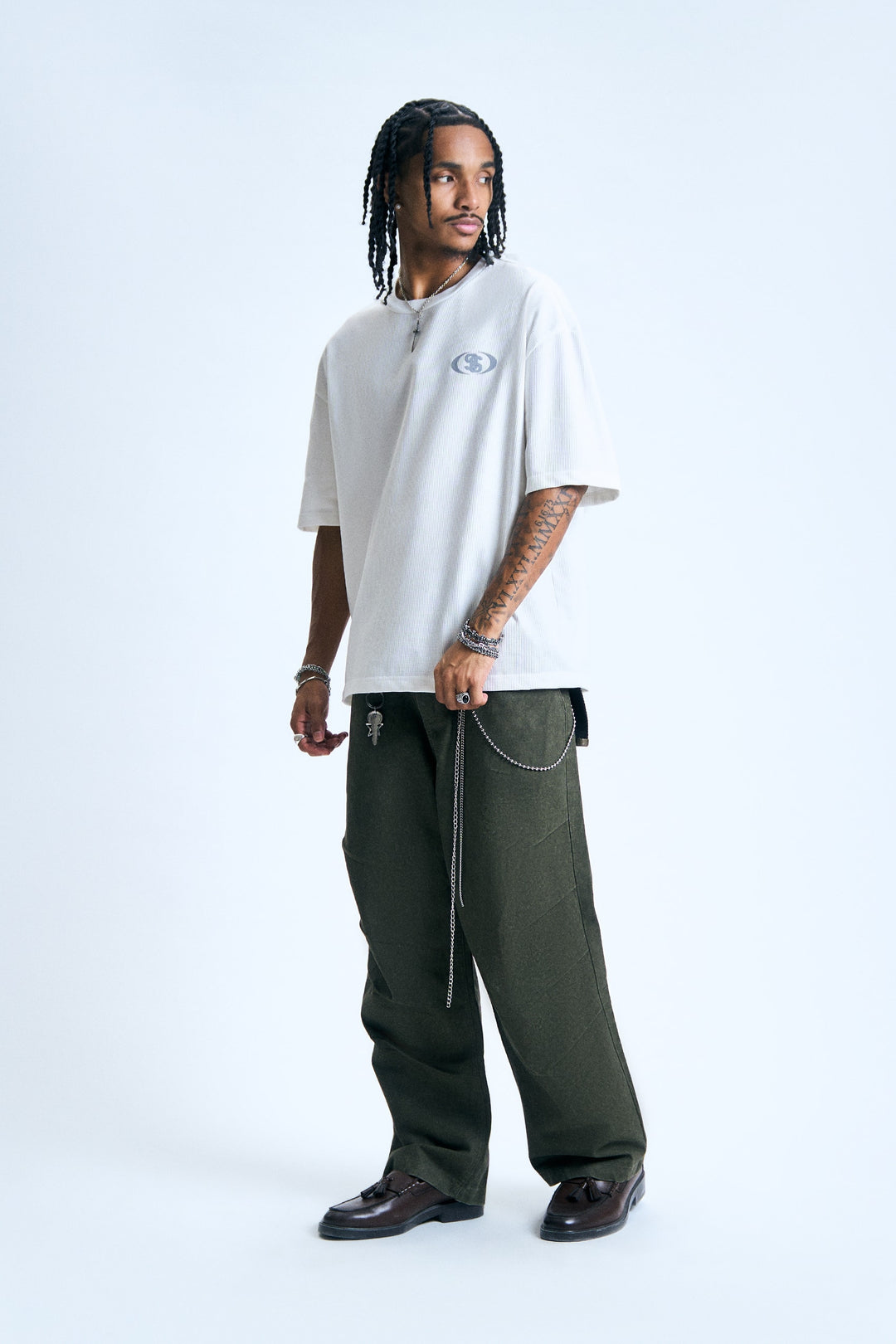 995495-Off White (1).jpg