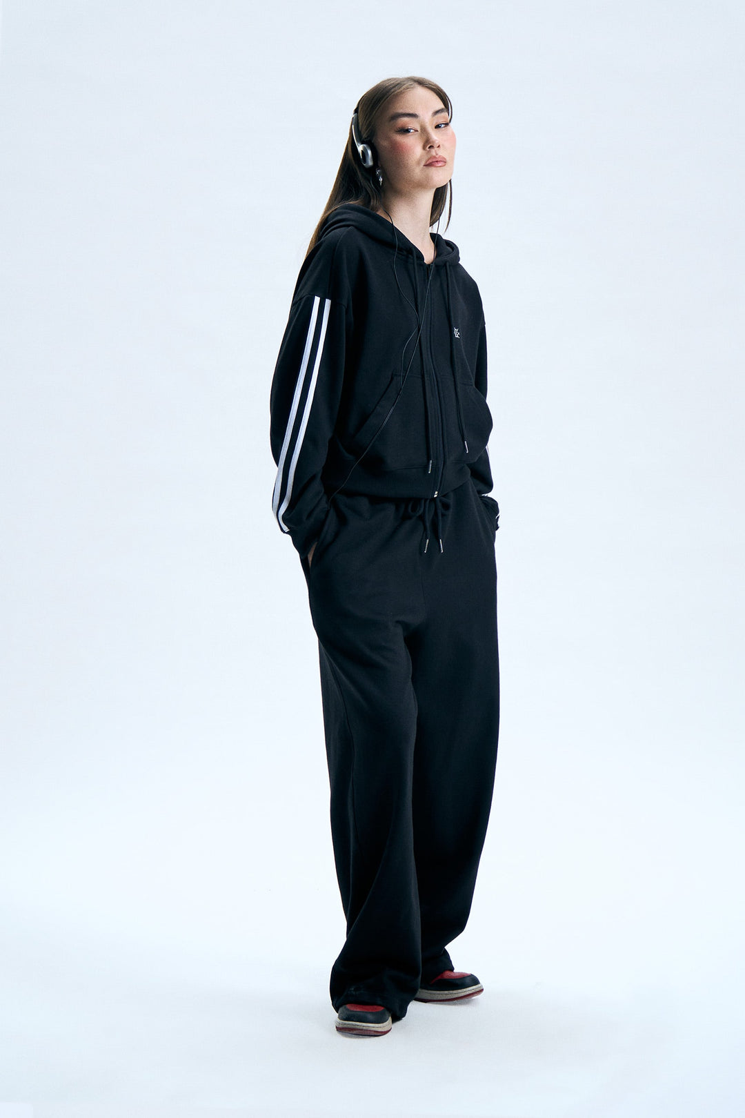 996186-Black (1).jpg