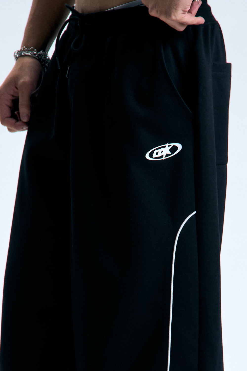 997437-Black (4).jpg