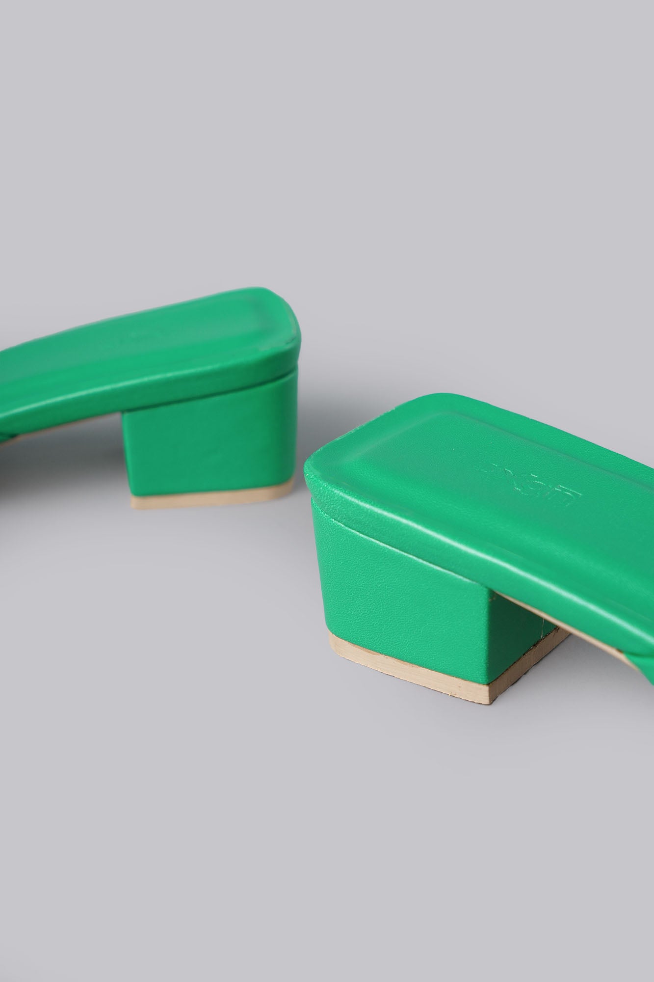 970595-Green (1).jpg